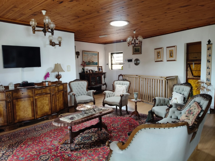 6 Bedroom Property for Sale in Paradise Beach Eastern Cape